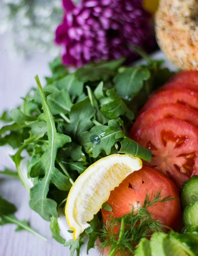 Arugula on a plate with a lemon slice