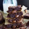 Caramel Stuffed Spiced Brownies. Cayenne spiked fudge-y brownies stuffed with oozing caramel for a DIVINE brownie experience! The spice cuts down the sweetness while elevating the chocolate flavor! Easy and quick--see the recipe and make it today! foodallianceblog.com