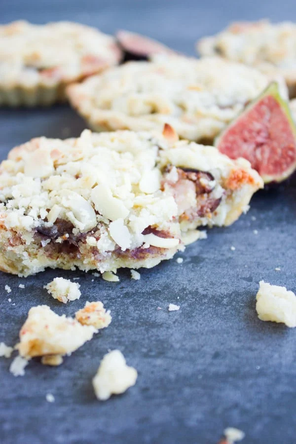 Light Fig Almond Frangipane Tart. A fancy French Almond filling that's made SO easy and light with just a touch of butter! Insanely delicious tart/pie with a French touch and step by step photos! foodallianceblog.com