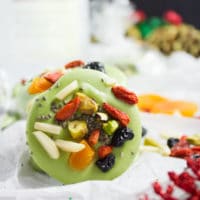 Superfood Matcha Green Tea Chocolate Bark. The perfect Holiday treats and gifts loaded with superfood toppings and an unbeatable clean Matcha Green Tea flavor! This is NOT your good old chocolate bark, this is absolutely the BEST and nutrient packed chocolate bark you'll ever have! Get the step by step recipe and tips to make these in advance at foodallianceblog.com