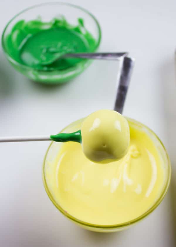 Easter Colored Cake Pops For My Birthday Girl. Make easy, simple and sweet looking cake pops with those tips and ideas for every occasion! foodallianceblog.com
