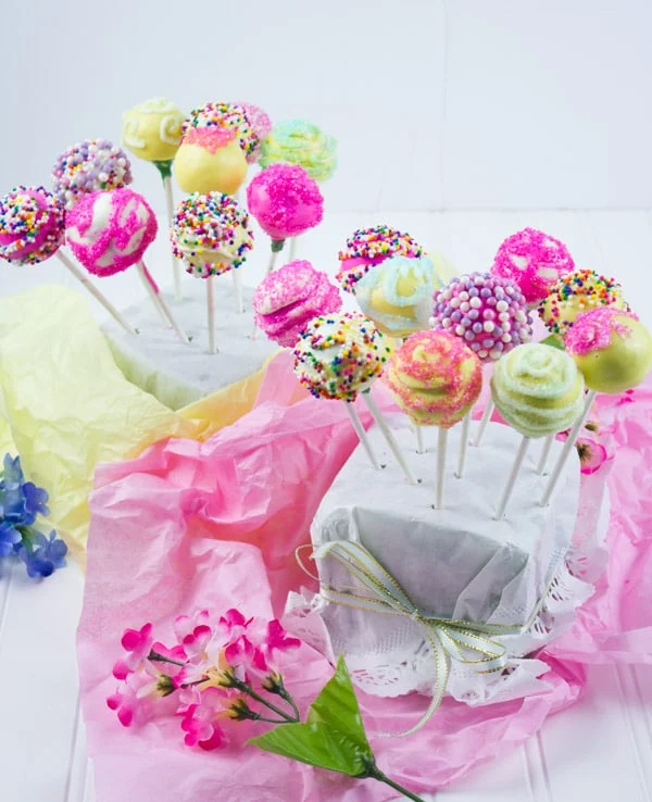 Easter Colored Cake Pops For My Birthday Girl. Make easy, simple and sweet looking cake pops with those tips and ideas for every occasion! foodallianceblog.com