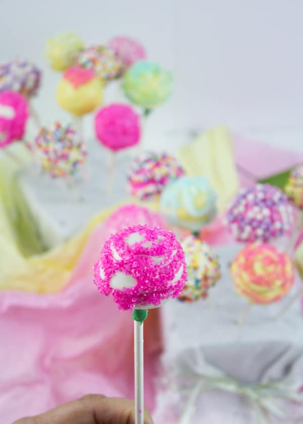 Easter Colored Cake Pops For My Birthday Girl. Make easy, simple and sweet looking cake pops with those tips and ideas for every occasion! foodallianceblog.com