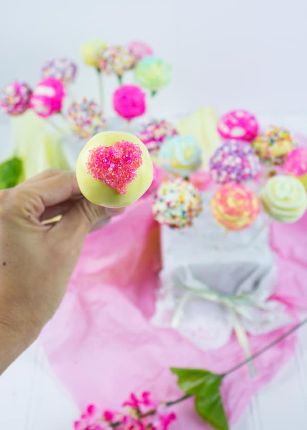 Easter Colored Cake Pops For My Birthday Girl. Make easy, simple and sweet looking cake pops with those tips and ideas for every occasion! foodallianceblog.com