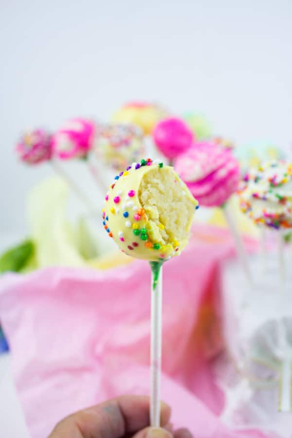 Easter Colored Cake Pops For My Birthday Girl. Make easy, simple and sweet looking cake pops with those tips and ideas for every occasion! foodallianceblog.com