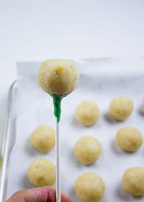 Easter Colored Cake Pops For My Birthday Girl. Make easy, simple and sweet looking cake pops with those tips and ideas for every occasion! foodallianceblog.com