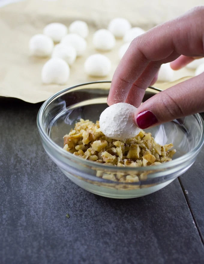 Mini Cheese Ball Recipe Bites. Snacking and finger food has never been so easy, quick and scrumptious! These are a crowd pleaser every time! Full recipe at foodallianceblog.com