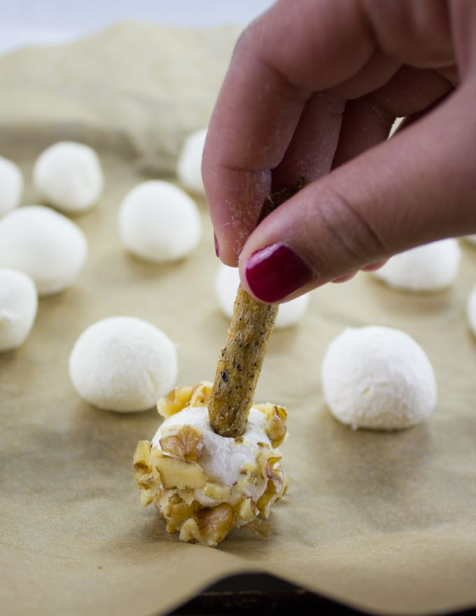 Mini Cheese Ball Recipe Bites. Snacking and finger food has never been so easy, quick and scrumptious! These are a crowd pleaser every time! Full recipe at foodallianceblog.com