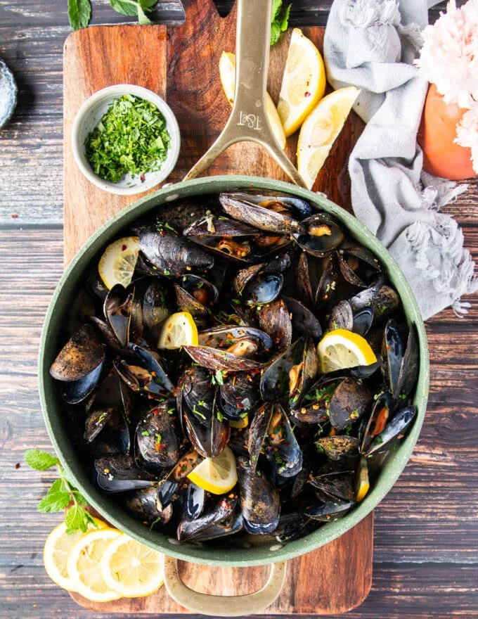 The perfect pan of cooked mussels garnished with fresh parsley