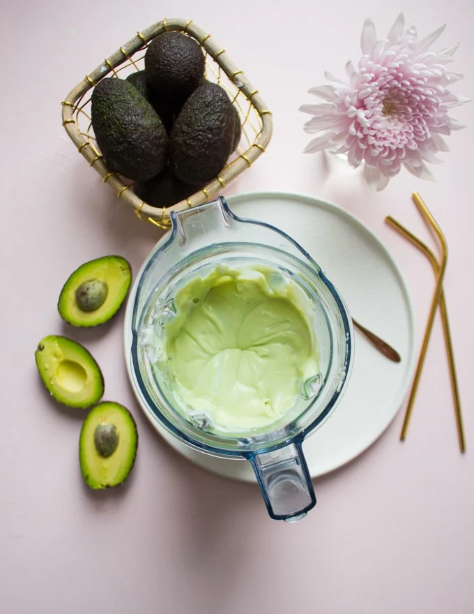The avocado smoothie in the blender is ready to be served