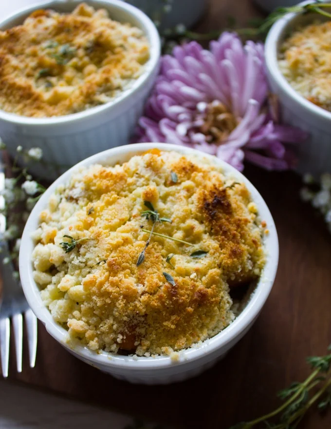 close up pf the crunchy gratin topping showing the crunchy texture