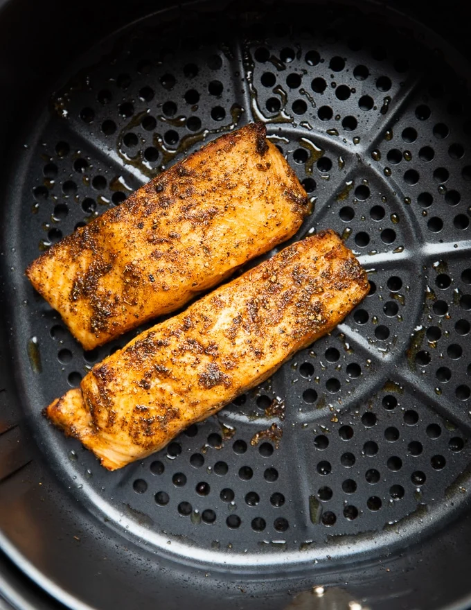 crispy salmon in the air fryer ready and cooked