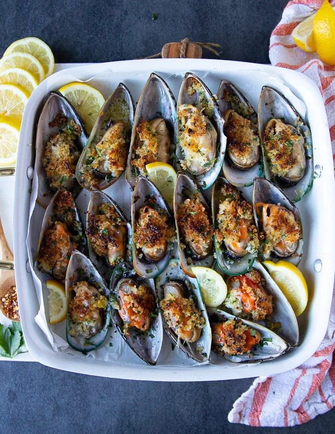 cooked green mussels on the baking tray out of the oven