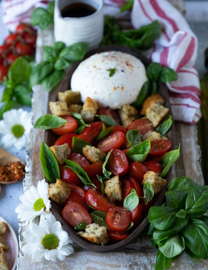 final plate of burrata recipe showing the caprese flavors