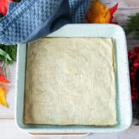 The pie crust is baked for 18-20 minutes at first and looks slightly golden in the pan. Now it has to cool down before proceeding