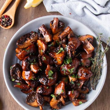 A plate of steakhouse mushrooms