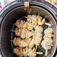 chicken spiedini skewers arranged in an air fryer basket