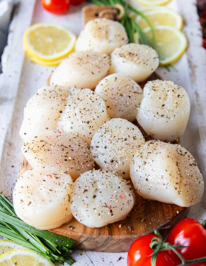 perfectly cleaned scallops and seasoned with just salt and pepper